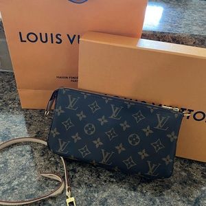 Louis Vuitton Pochette Accessories in Monogram